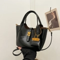 Glossy black bucket tote bag with gold metal twist lock and mini charm accessory - With Pendant Style / Black