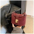 Piccola borsa a tracolla retrò bordeaux in pelle scamosciata con fibbia dorata - Borgogna