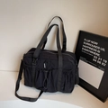 Schwarze Nylon-Tote-Bag für Pendler mit Kordelzugtaschen und verstellbarem Schultergurt - Schwarz