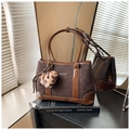 Bolso tote de tela marrón con colgante corazón de leopardo y asas de cuero sintético - Café con Colgante