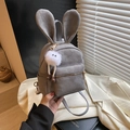 Mini sac à dos en similicuir gris avec oreilles de lapin et pompon blanc - Avec Pendentif / Gris