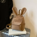 Mini sac à dos en daim camel foncé avec oreilles de lapin 3D et fermeture éclair dorée - Sans pendentif / Marron
