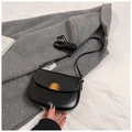 Sacoche noire chic en cuir embossé croco avec bandoulière réglable et boucle dorée - Sans Pendentif / Noir