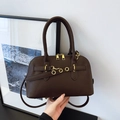 Retro dunkelbraune Muschel-Tasche in Matt-Optik mit goldenen Metallakzenten - Braun