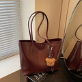 Retro burgundy large tote bag in glossy faux leather with a cute brown plush bear charm - Wine Red (With Pendant)