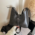 Schicke dunkelgraue matte Beuteltasche mit verstellbarem Gurt und Silber-Schnalle - Schwarz