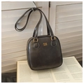 Minimalist black square underarm bag in smooth leather with gold zipper and strap - Black without Pendant