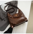 Vintage brown leather hobo shoulder bag with a gold triangular metal plaque - No Pendant / Brown