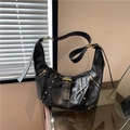 Sac hobo rétro en simili cuir noir avec rivets dorés et bandoulière réglable - Noir