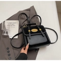 Zaino retrò nero da donna in materiali misti con placchetta decorativa in metallo dorato - Senza Ciondolo / Nero