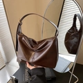 Borsa tote retrò in pelle marrone cioccolato con tracolla e dettagli dorati - Marrone