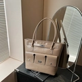 Borsa tote kaki in ecopelle con doppie tasche frontali e sottili spalline doppie in pelle - Cachi