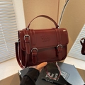 Retro dunkelrote glänzende Handtasche mit Doppel-Schnallenriemen und Griff für Damen - Burgunderrot