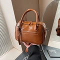 Borsa Boston vintage marrone in pelle lucida con tracolla regolabile chic - Marrone