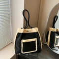 Bolso tote de ante negro con ribete de borrego y asas dobles para el otoño e invierno - Negro