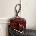 Retro dark brown glossy leather handbag with bow-decorated double pockets and slim straps - Red
