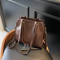 Borsa tote minimalista marrone scuro con trama liscia e tracolla rimovibile - Marrone