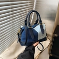 Mode Boston tas van denim patchwork met blauwe suède trim en goudkleurig beslag - Lichtblauw