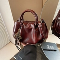 Bolso cubo plisado burdeos retro con asa redonda y colgante de ábaco metálico - Burdeos