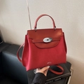 Borsa a mano in pelle e camoscio rosso con chiusura a scatto argento e tracolla reg - Borgogna