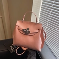 Borsa a mano in pelle rosa opaca con chiusura a scatto ovale in metallo e manico - Rosa