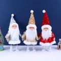 Trois figurines Père Noël de 40cm en argent, or et rouge avec bonnets à paillettes et sacs - Style Combinaison Or Argent Rouge en Fer