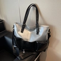 Borsa tote argento metallizzato con tasche nere e tracolla regolabile per donna - Argento