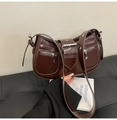 Retro-Achseltasche in Tiefbraun glänzend mit Silberschnalle und dekorativen Taschen - Braun