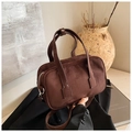 Bolso rectangular mate café oscuro con asas y correa de hombro ajustable a juego - Marrón