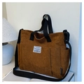 Sac fourre-tout en velours côtelé marron avec deux poches avant et bandoulières noires - Marron