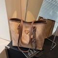 Sac fourre-tout vintage en toile marron avec anses en cuir et plaque logo en métal - Avec Pendentif / Marron