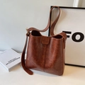 Vintage brown bucket bag in textured faux leather with adjustable wide shoulder strap - Brown No Pendant