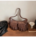 Sac bandoulière vintage en cuir PU marron avec deux poches avant et large sangle - Marron