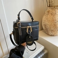 Piccola borsa a secchiello vintage nera in pelle con manico e cerniera dorata - Nero