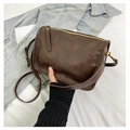 Petit sac vintage en similicuir marron foncé avec fermeture éclair et bandoulière - Sans pendentif / Marron