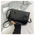 Sac bandoulière chic en cuir ciré noir avec texture vintage et détails dorés brillants - Sans pendentif / Noir