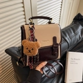 Mini zaino retrò bicolore beige e marrone con un simpatico ciondolo a forma di orso di peluche - Crema Caffè Con Pendaglio