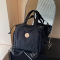 Borsa tote nera versatile in tela con tracolla regolabile e dettaglio con coulisse laterale - Nero