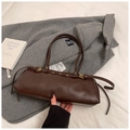 Sac baguette vintage en cuir marron foncé avec bandoulière fine et boucle dorée - Brun Sans Pendentif