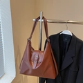 Braune matte Leder-Einkaufstasche mit Metallschnallen und geräumigem Design für Damen - Karamellbraun (Ohne Anhänger)