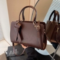 Sac fourre-tout marron foncé avec détails dorés et bandoulière amovible - Marron