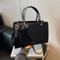 Sac fourre-tout chic en cuir synthétique noir avec détail de nœud et bandoulière - Noir