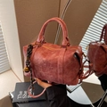 Retro rose pink Boston handbag with vintage letter embossing and crossbody strap - With Charm / Rouge Red