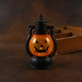 Detail der Halloween-Kürbis-Laterne mit schwarzem Vintage-Rahmen und LED-Kern - Dreiecksauge Kürbis Laterne (Stil C)