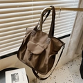 Große dunkelbraune Nylon-Einkaufstasche mit Vordertasche und verstellbarem Gurt - Braun