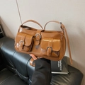 Bolso bandolera vintage de cuero brillante marrón con bolsillos dobles y hebillas plata - Marrón