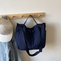 Bolso tote grande de nailon azul oscuro con bolsillos con cremallera y correa ancha - Azul