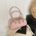 Bolso de hombro baguette minimalista rosa claro con asas largas y acabado de cuero - Rosa palo