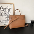 Borsa a mano in pelle marrone opaca con fibbia dorata e tracolla rimovibile urbana - Marrone