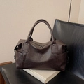 Bolso Boston vintage marrón oscuro en cuero con asas redondas y detalles de remaches metálicos - Marrón